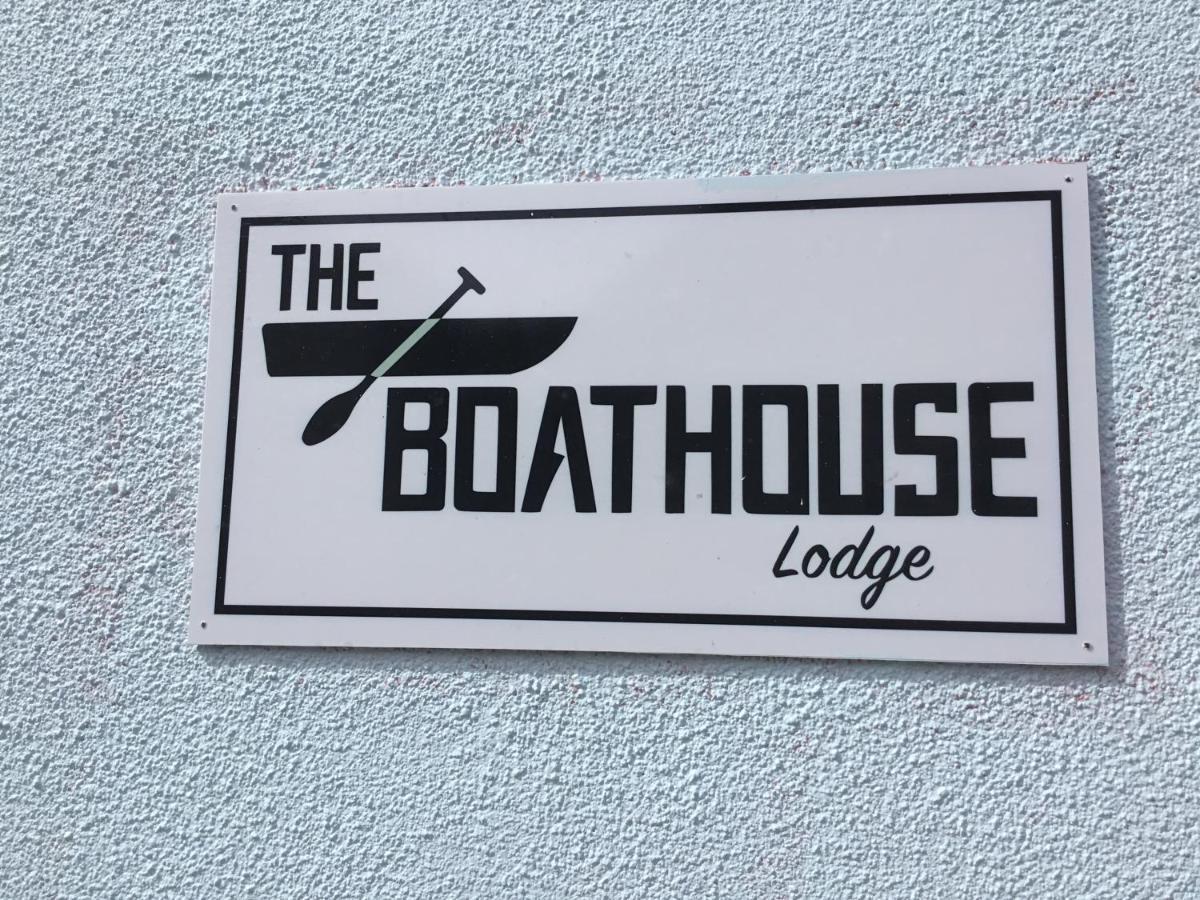 The Boathouse Lodge Hostel 班多伦 外观 照片